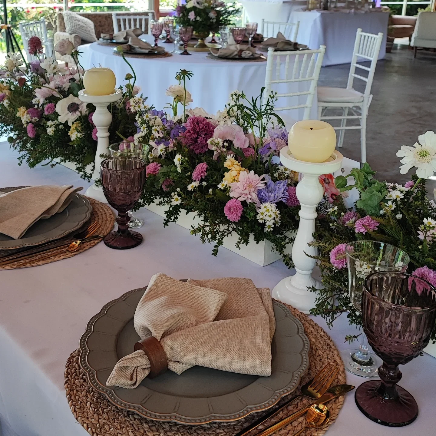 Centro de mesa floral con arreglos de autor