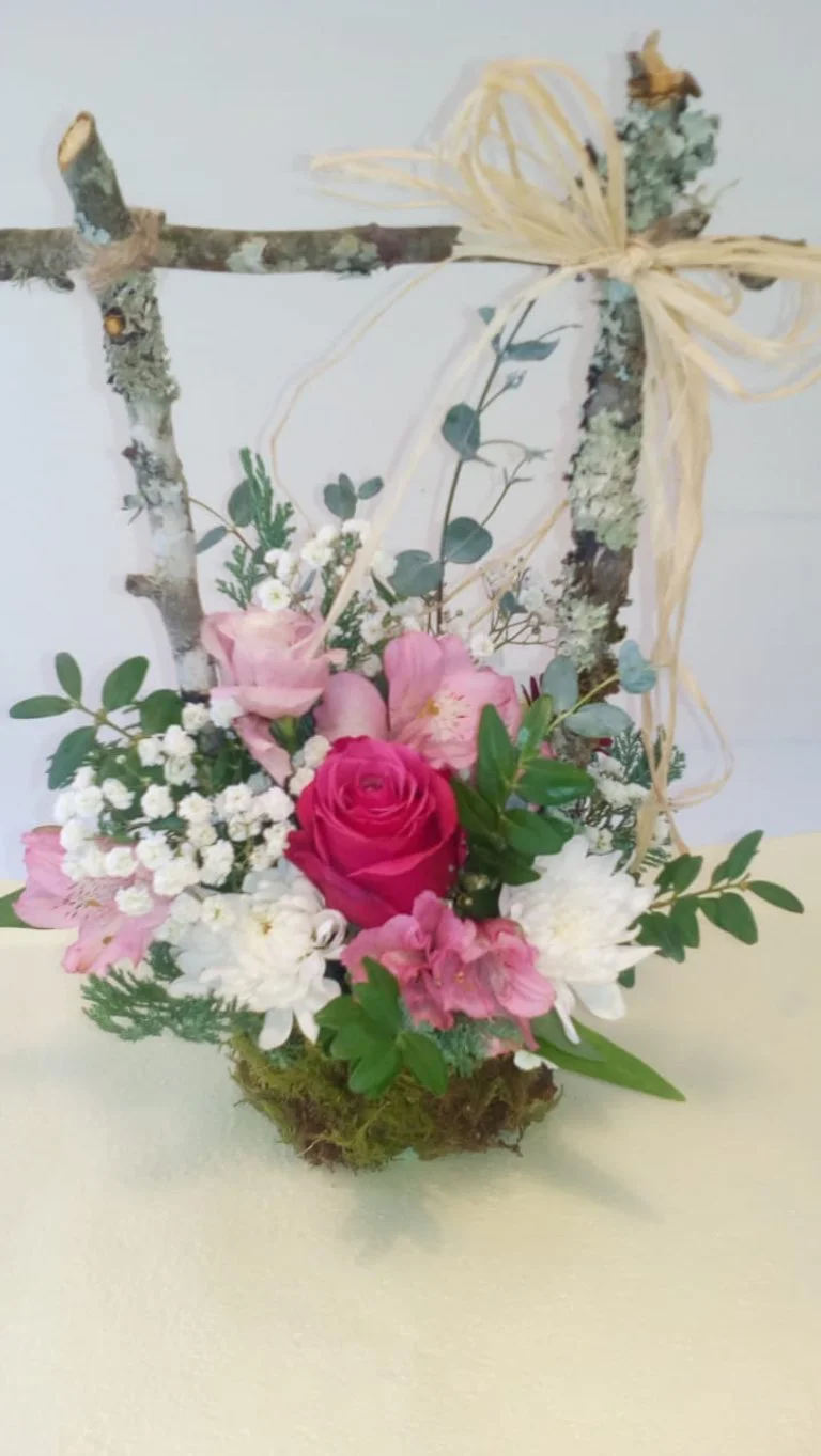 Diseño floral artesanal en tonos vivos