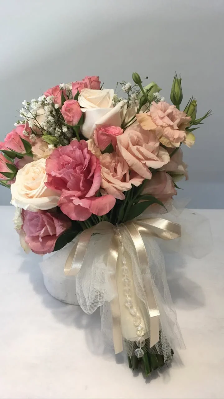 Bouquet floral de novia con rosas seleccionadas
